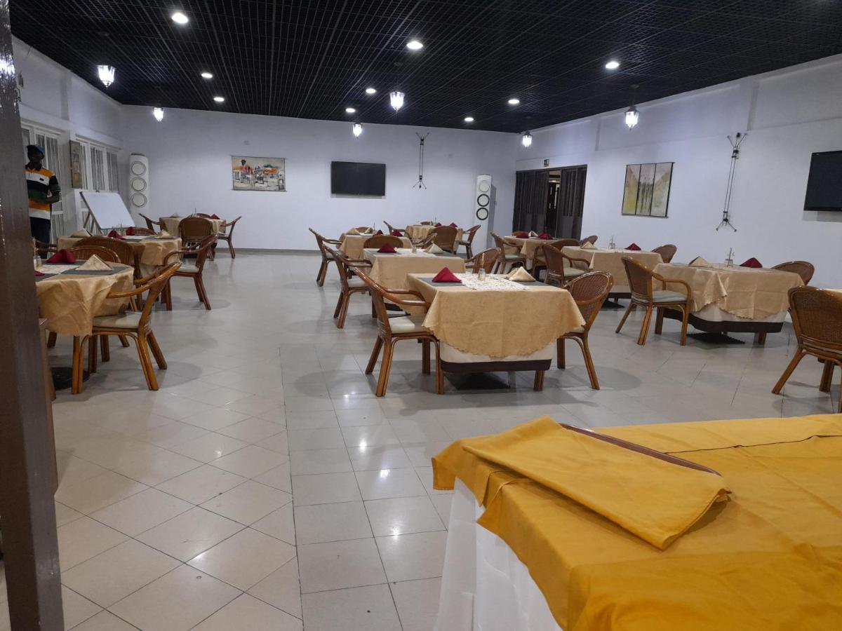 Lungi Airport Hotels Tulun Екстериор снимка