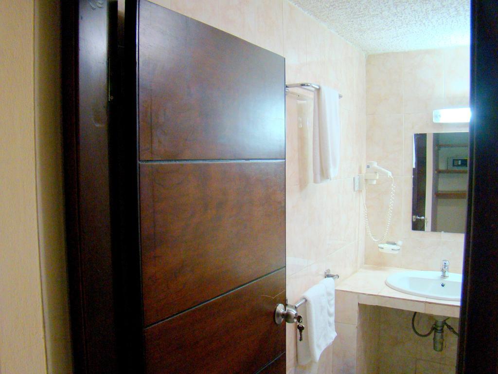 Lungi Airport Hotels Tulun Екстериор снимка